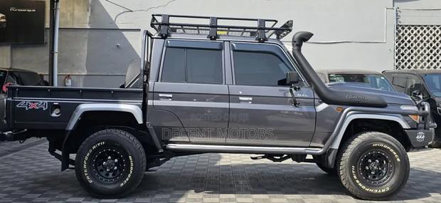 Toyota Land Cruiser 4.5 V8 GXR 2018 Gray