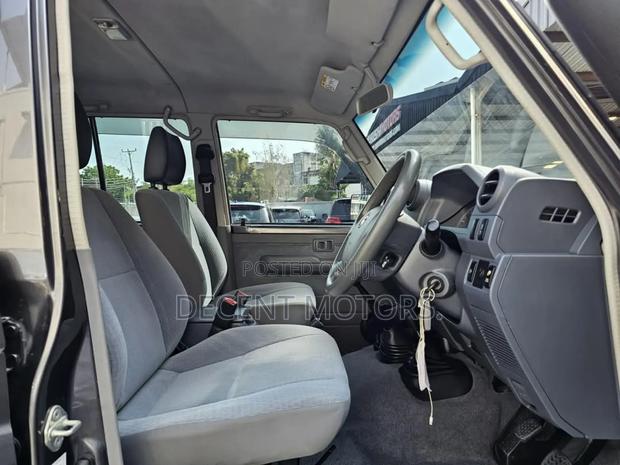 Toyota Land Cruiser 4.5 V8 GXR 2018 Gray