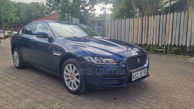 Jaguar XE 2015 Blue