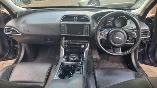 Jaguar XE 2015 Blue