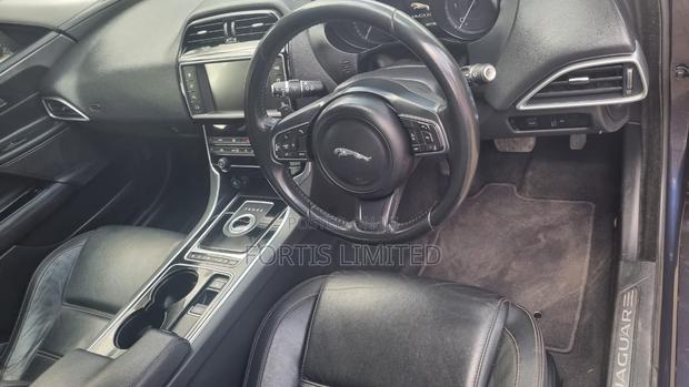 Jaguar XE 2015 Blue