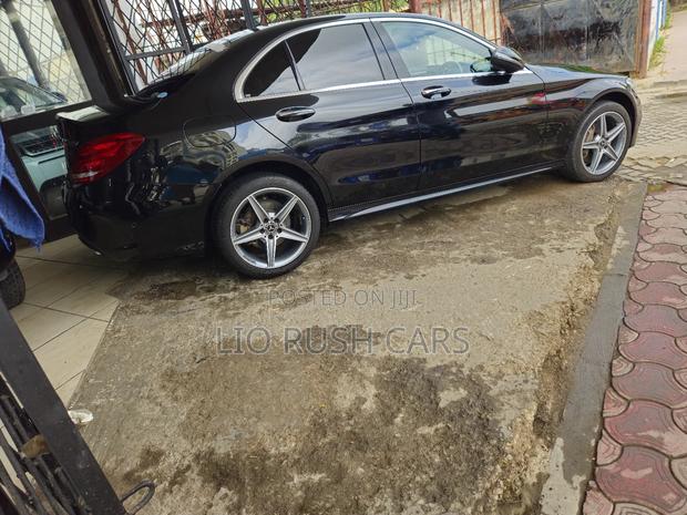 Mercedes-Benz C200 2018 Black