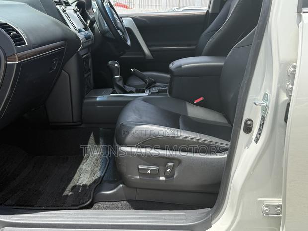 Toyota Land Cruiser Prado 2.8 2019 White