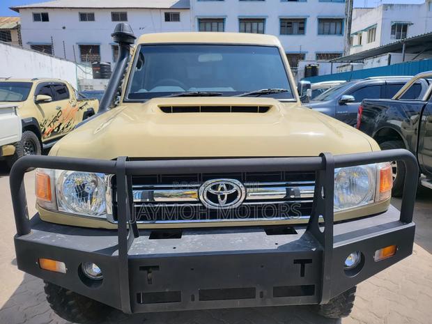 Toyota Land Cruiser 2019 Beige