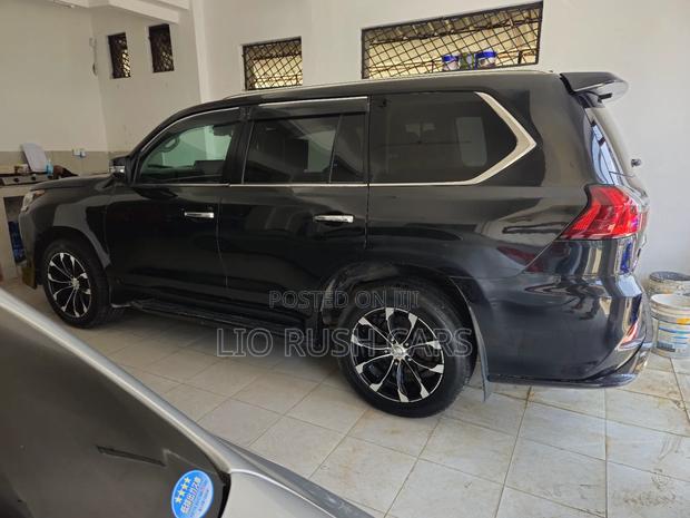 Lexus LX 2017 Black