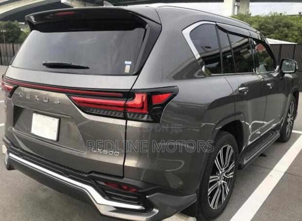 Lexus LX 2024 Green