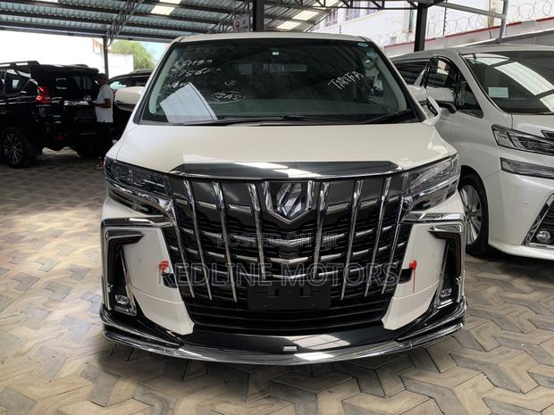 Toyota Alphard 2.5 Petrol AWD 2018 Off white