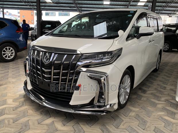 Toyota Alphard 2.5 Petrol AWD 2018 Off white