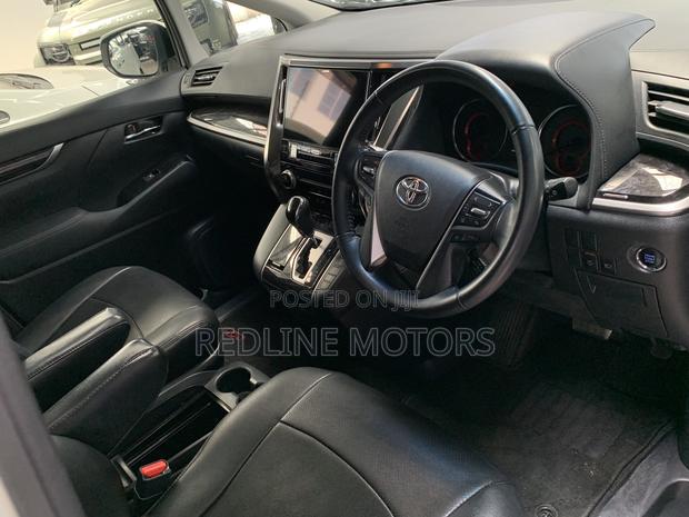 Toyota Alphard 2.5 Petrol AWD 2018 Off white