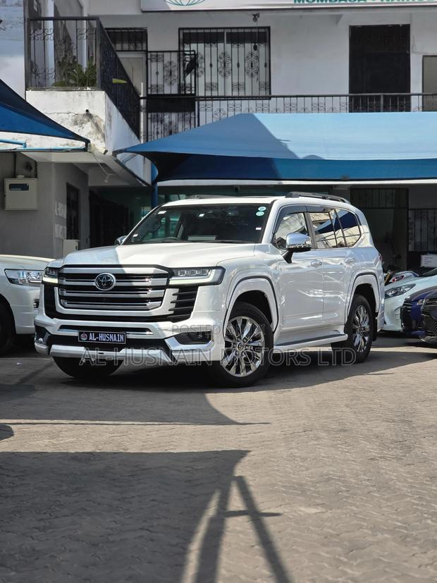 Toyota Land Cruiser 3.3 DT 2022 White