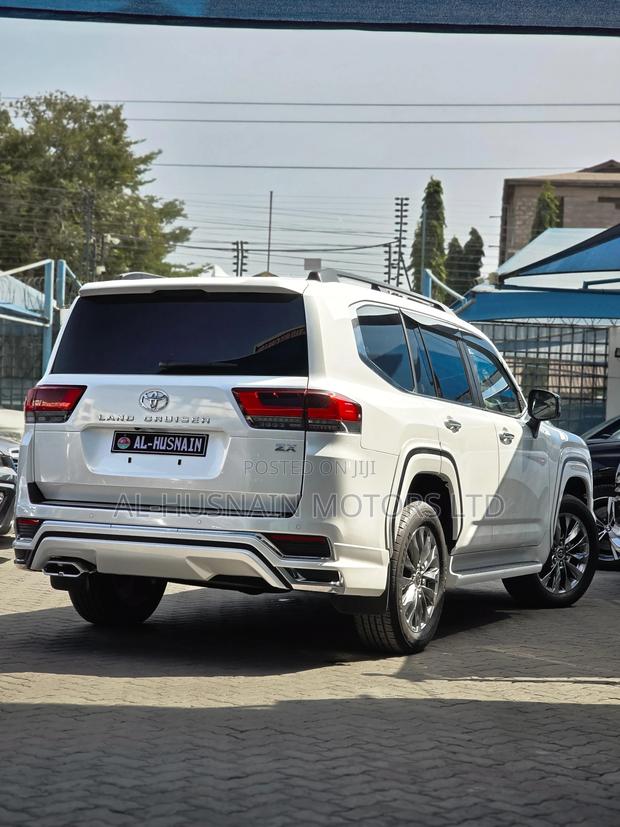 Toyota Land Cruiser 3.3 DT 2022 White