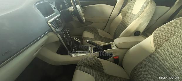 Volvo V40 2018