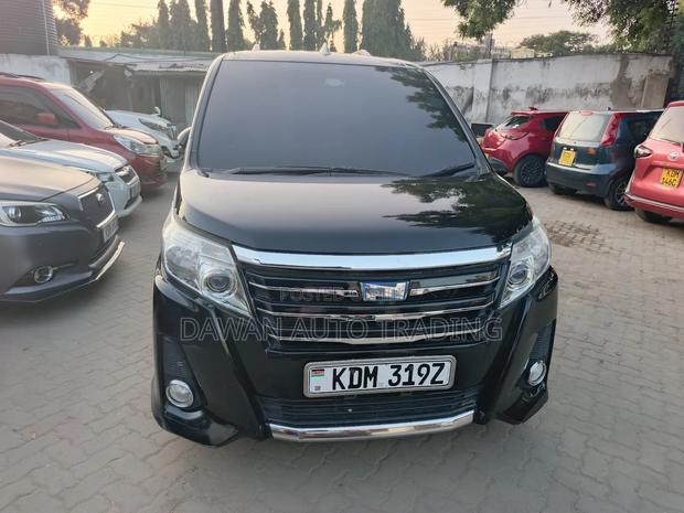 Toyota Noah 1.8 FWD Hybrid (7 seater) 2016 Black