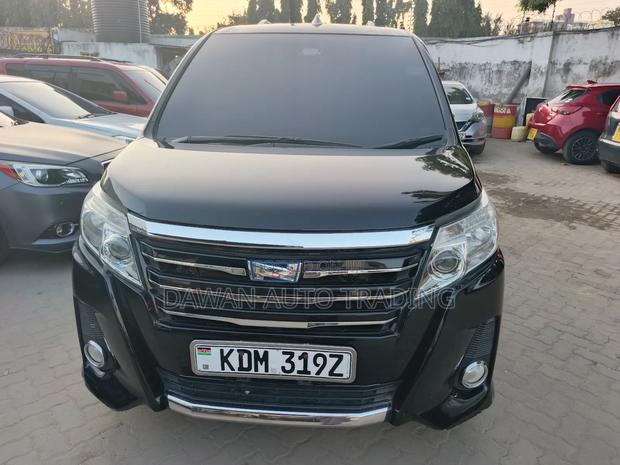 Toyota Noah 1.8 FWD Hybrid (7 seater) 2016 Black