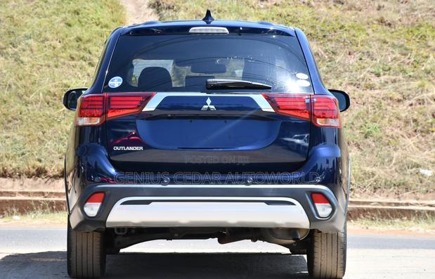 Mitsubishi Outlander 2019 Blue