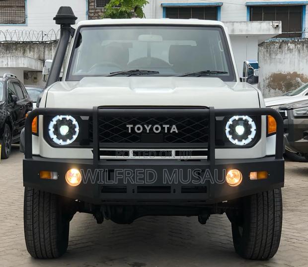 Toyota Land Cruiser 2018 White