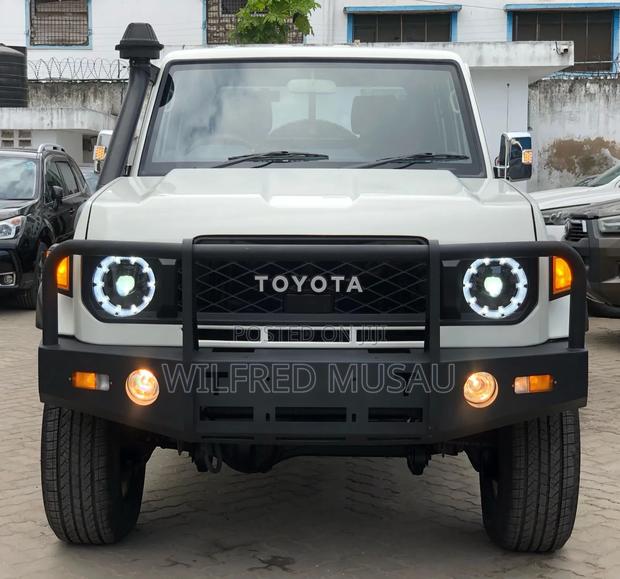 Toyota Land Cruiser 2018 White