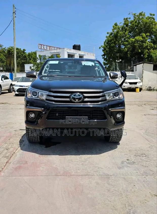 Toyota Hilux 2018 Black