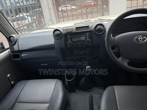 Toyota Land Cruiser 4.6 V8 GX 2018 White