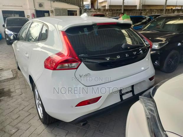 Volvo V40 2017 White
