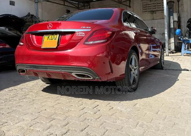 Mercedes-Benz C200 2017 Red
