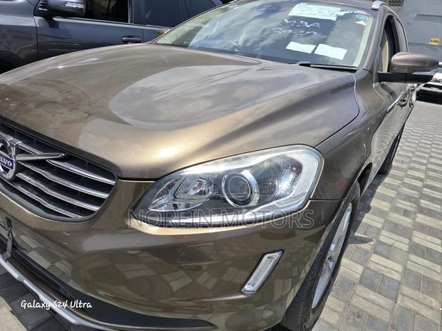Volvo XC60 2017 Gold
