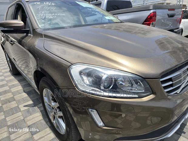 Volvo XC60 2017 Gold