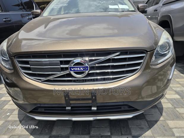 Volvo XC60 2017 Gold