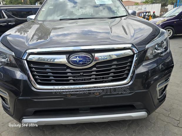 Subaru Forester 2019 Gray