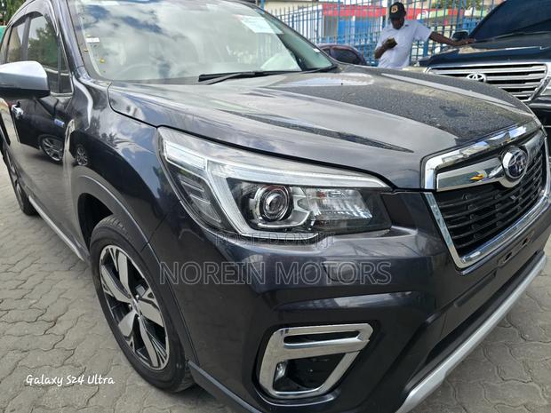 Subaru Forester 2019 Gray