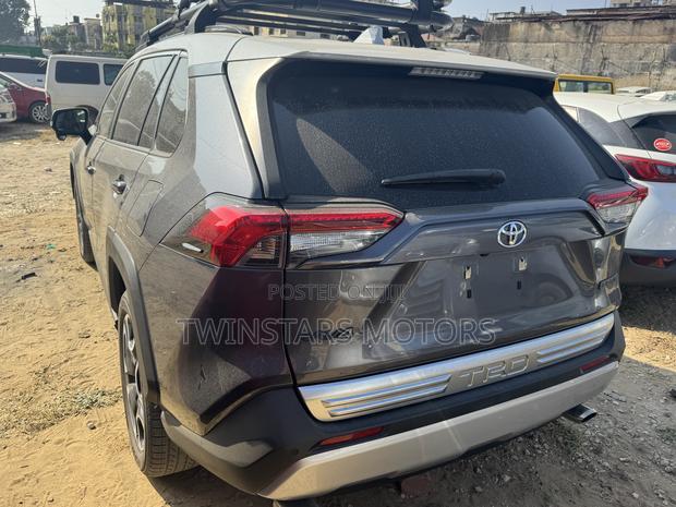 Toyota RAV4 XLE Premium FWD 2019 Gray
