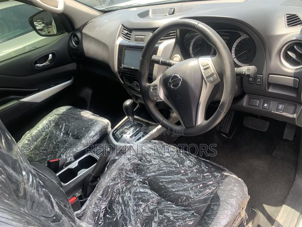 Nissan Navara 2016 White