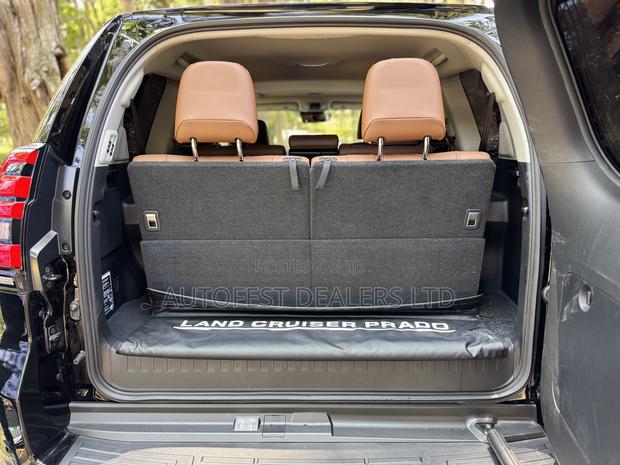 Toyota Land Cruiser Prado 2022 Black
