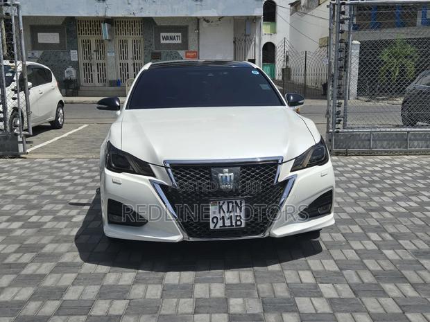 Toyota Crown 2016 White