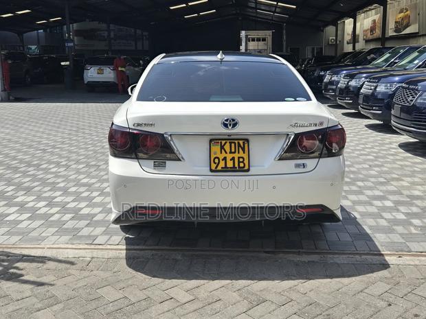 Toyota Crown 2016 White