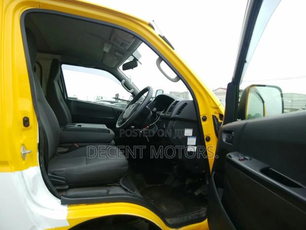 Toyota HiAce 2018 Yellow