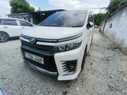 Toyota Voxy 2017 White for sale