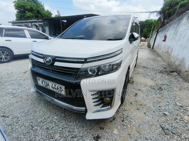 Toyota Voxy 2017 White