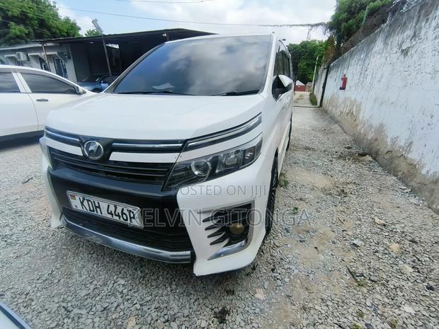 Toyota Voxy 2017 White