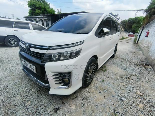 Toyota Voxy 2017 White