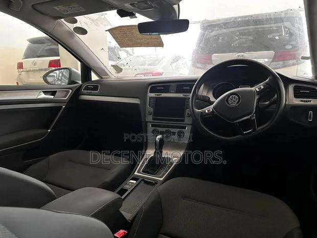 Volkswagen Golf TSI S FWD 2018 Silver