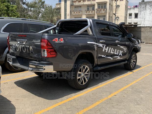 Toyota Hilux SR5+ 4x4 2018 Gray