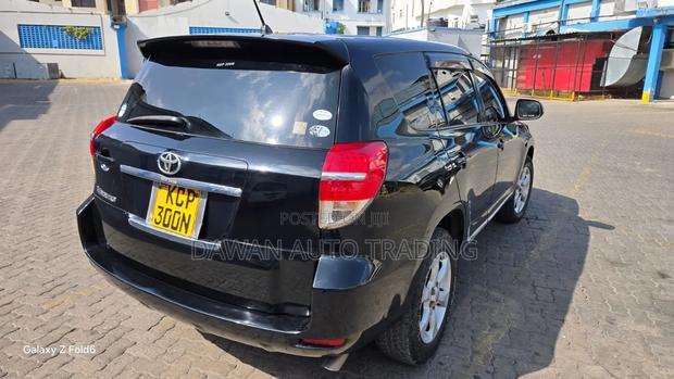 Toyota Vanguard 2012 Black