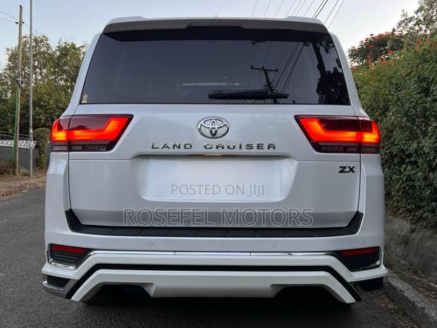 Toyota Land Cruiser 2022 Pearl