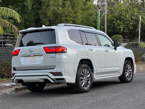 Toyota Land Cruiser 2022 Pearl