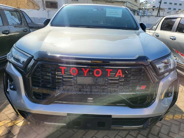 Toyota Hilux 2023 Silver