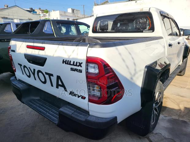 Toyota Hilux 2019 Silver