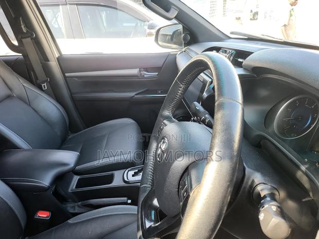 Toyota Hilux 2019 Silver