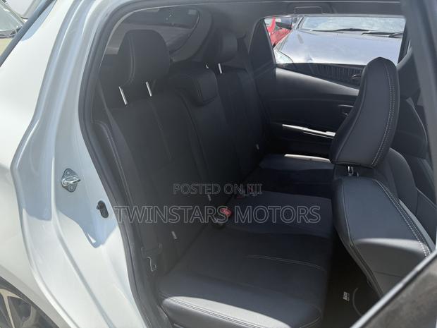Toyota Vitz 1.5 FWD Hybrid 5dr 2018 White