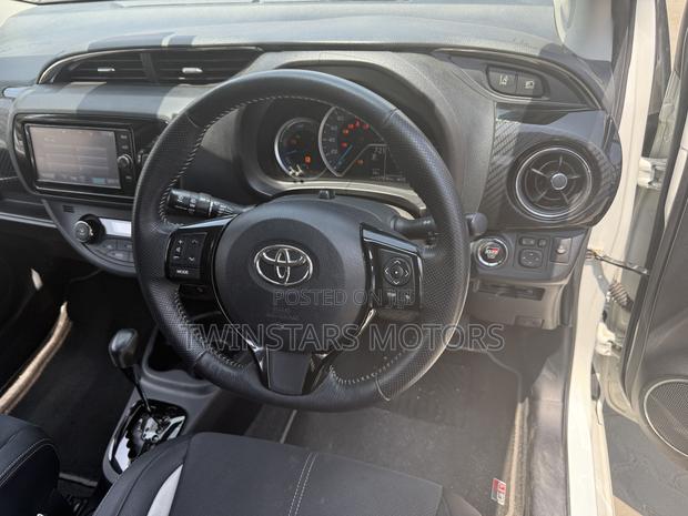 Toyota Vitz 1.5 FWD Hybrid 5dr 2018 White